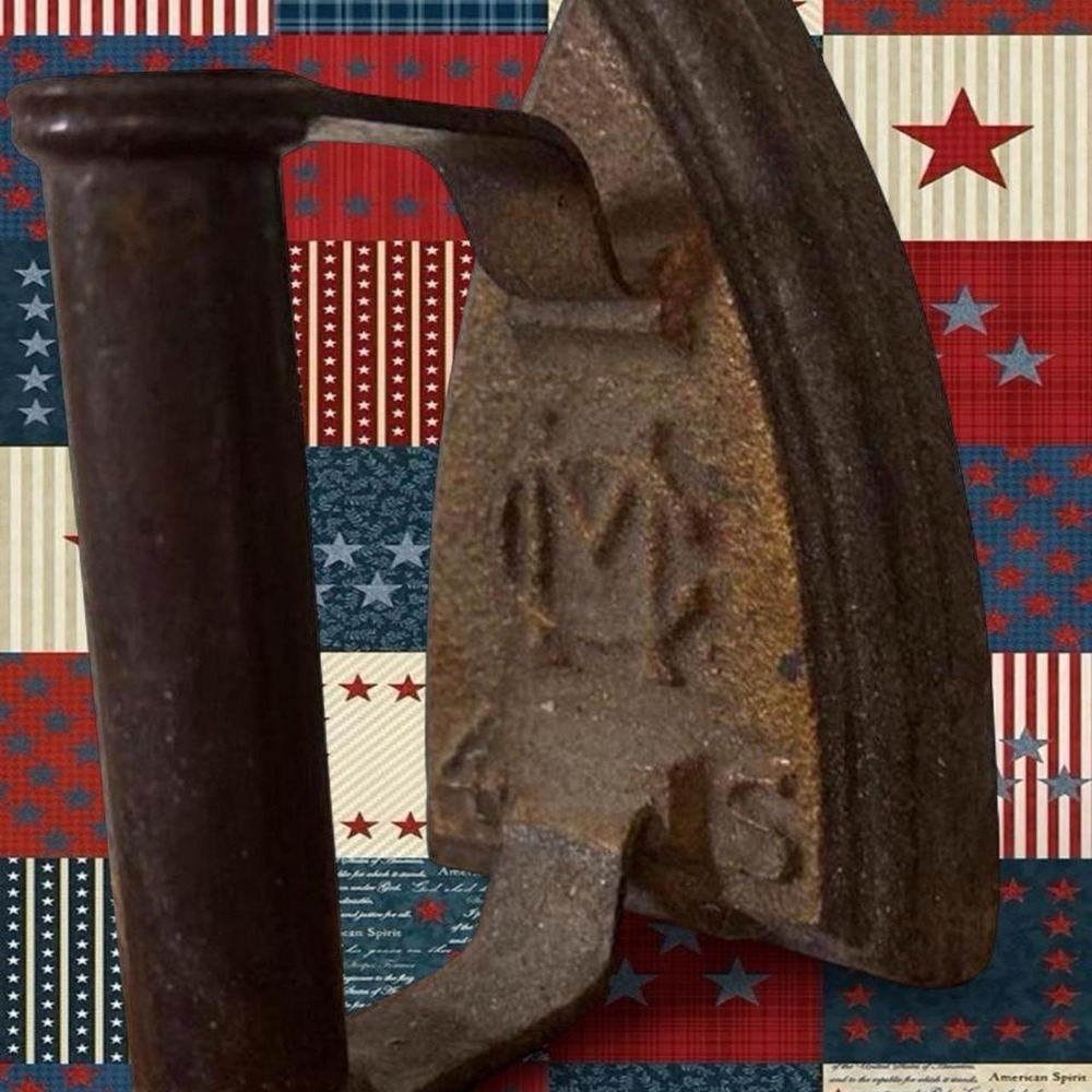 Antique cast iron sad iron cast iron with handle